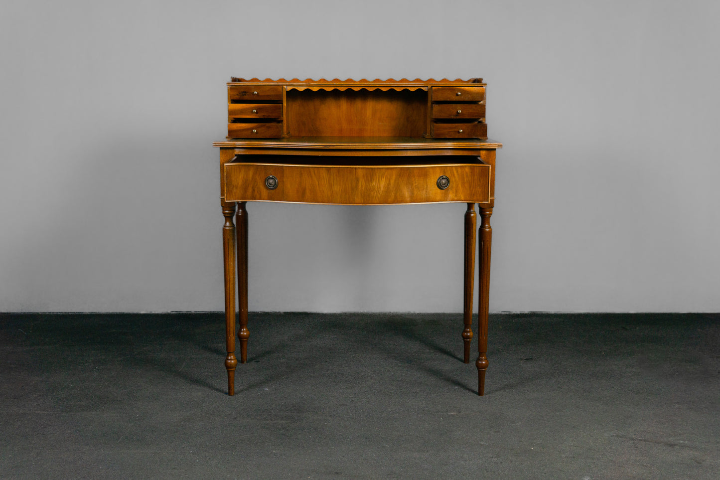 Eleganter Damensekretär im Englischen Stil -  Schreibtisch Sekretär Desk Büro Office Alt Vintage MÖBLINGER