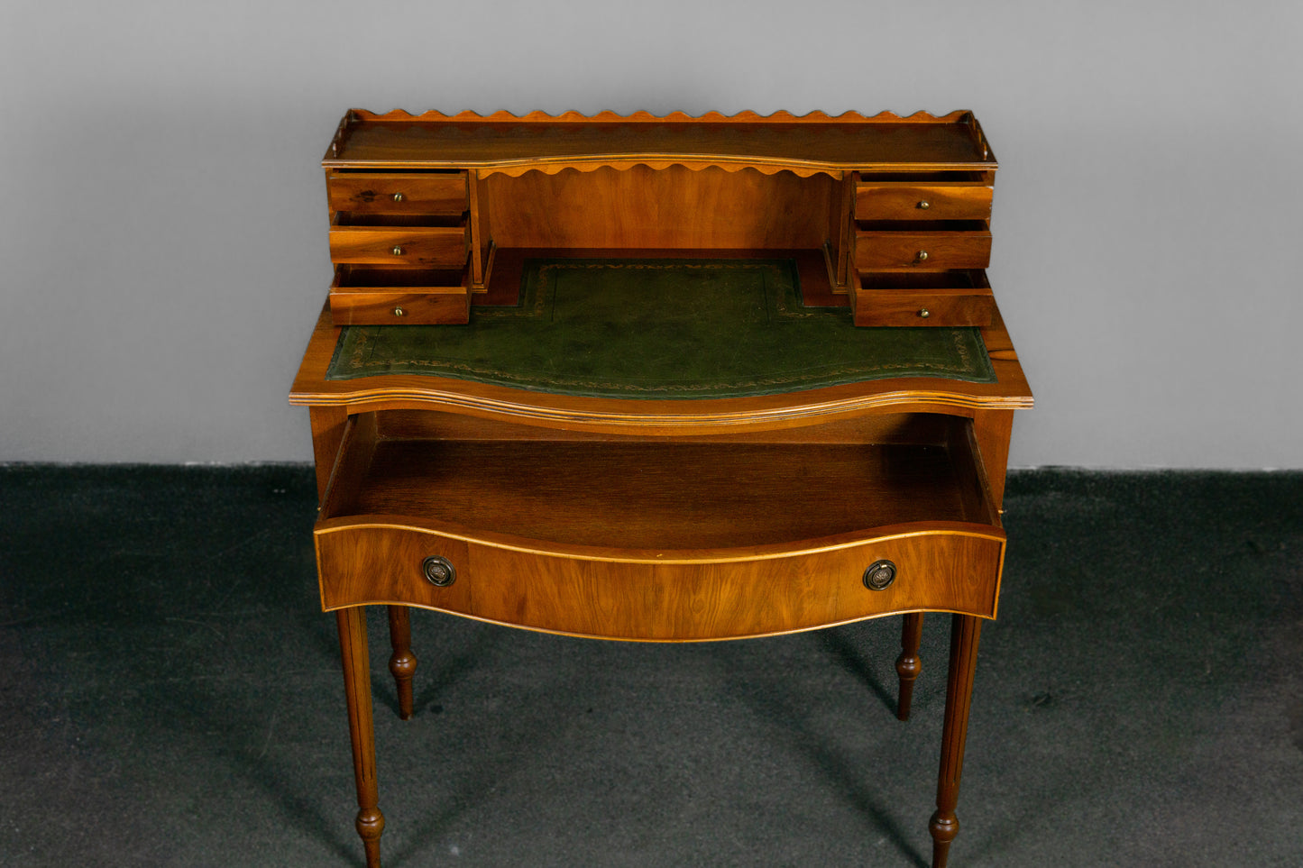 Eleganter Damensekretär im Englischen Stil -  Schreibtisch Sekretär Desk Büro Office Alt Vintage MÖBLINGER
