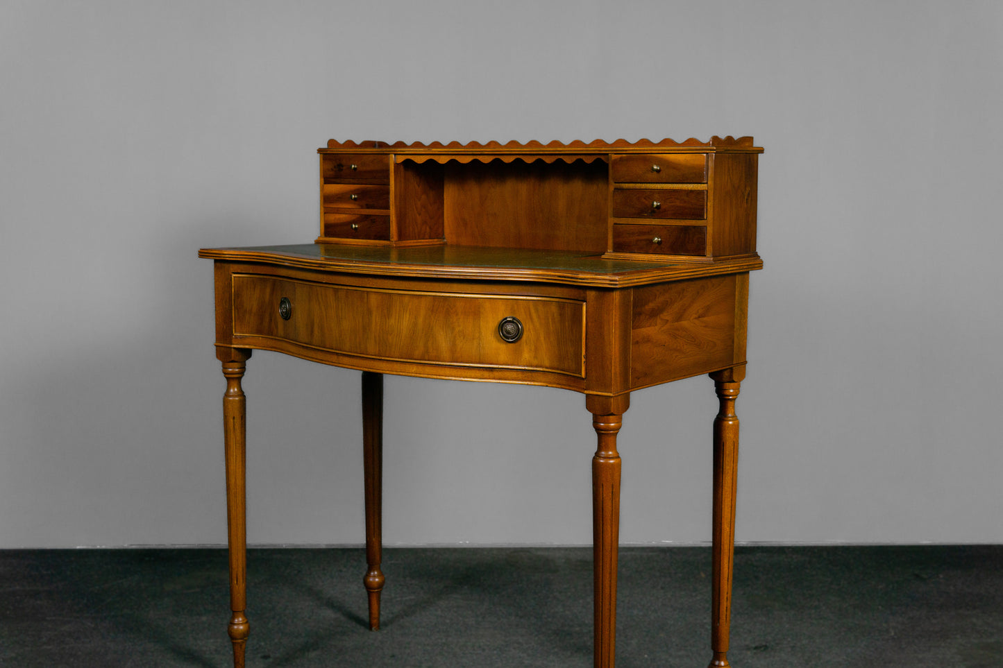 Eleganter Damensekretär im Englischen Stil -  Schreibtisch Sekretär Desk Büro Office Alt Vintage MÖBLINGER
