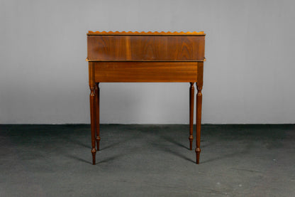 Eleganter Damensekretär im Englischen Stil -  Schreibtisch Sekretär Desk Büro Office Alt Vintage MÖBLINGER