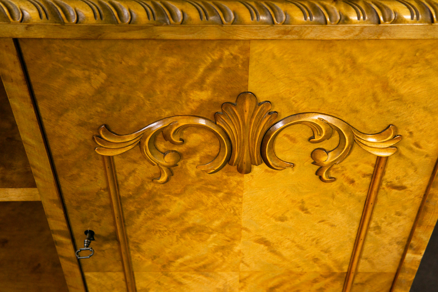 Stilvolles Neorenaissance Bücherregal, erste Hälfte des 20.Jahrhunderts - kleines Regal Antike Kommode Konsole Schrank Sideboard Alt Antik MÖBLINGER