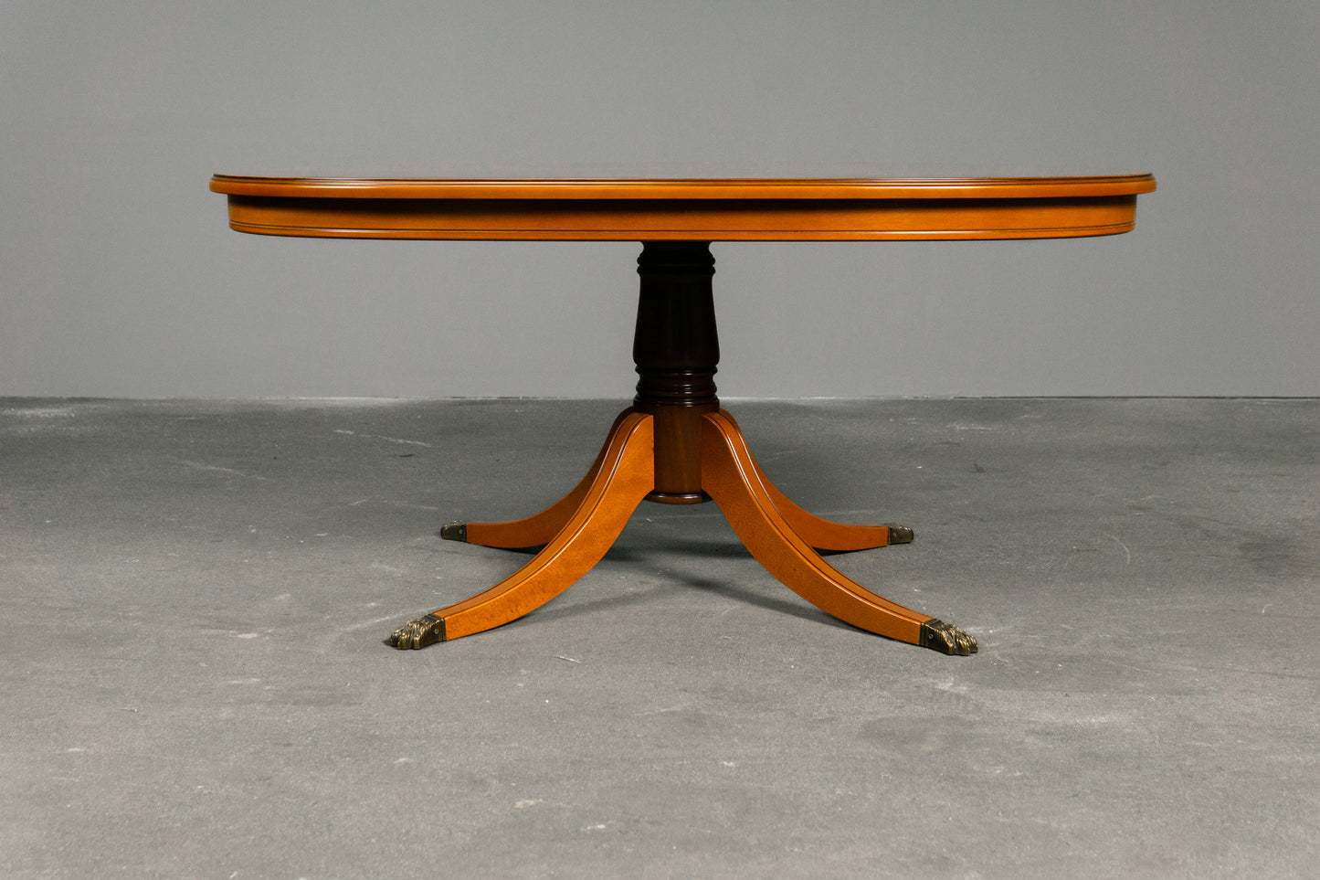 Schöner Couchtisch im Englischen Stil