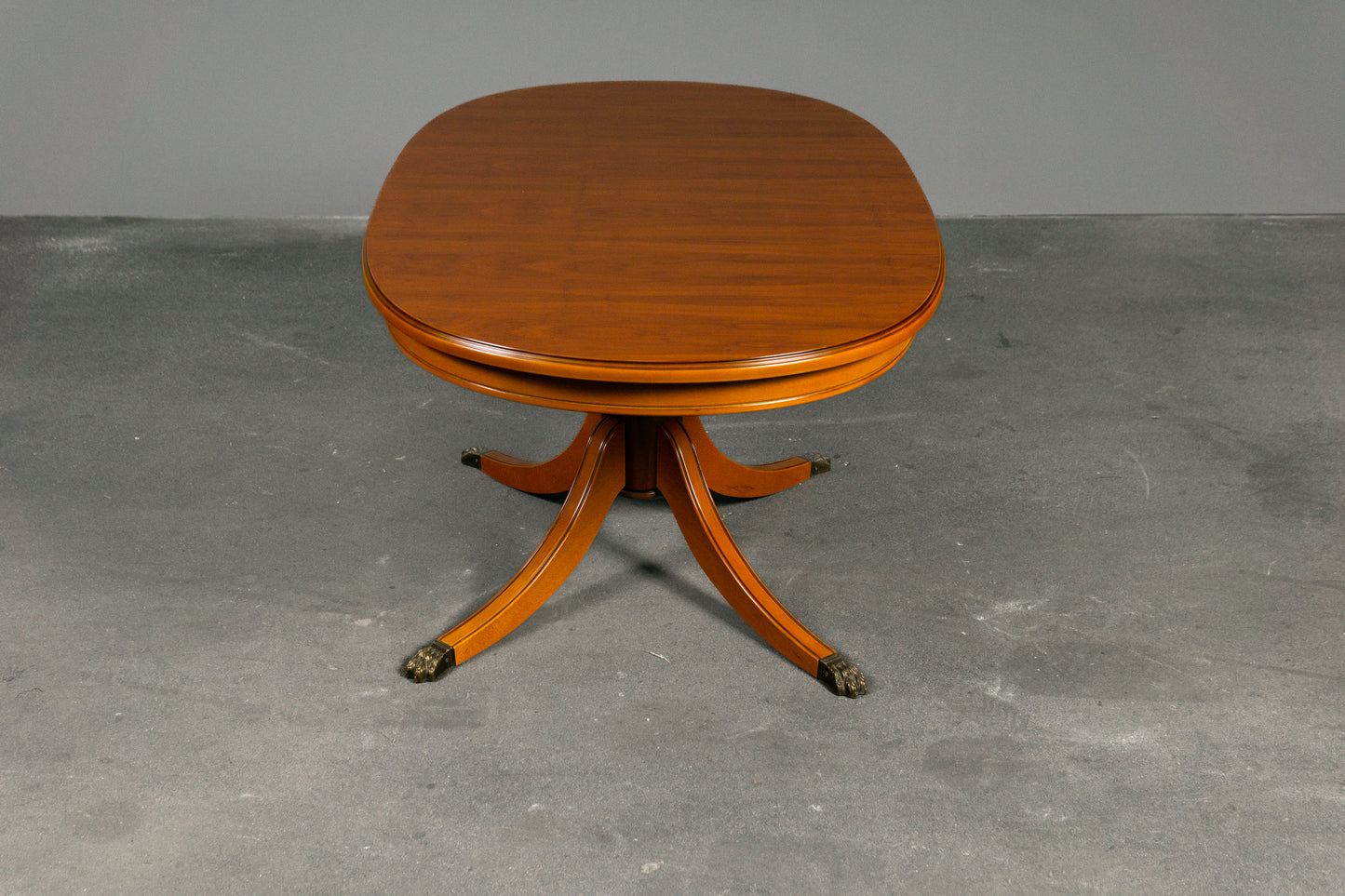 Schöner Couchtisch im Englischen Stil