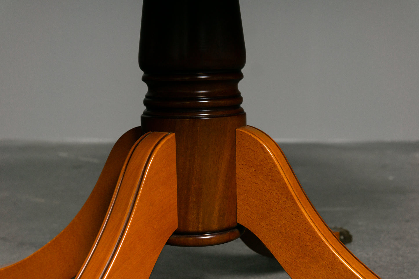 Schöner Couchtisch im Englischen Stil