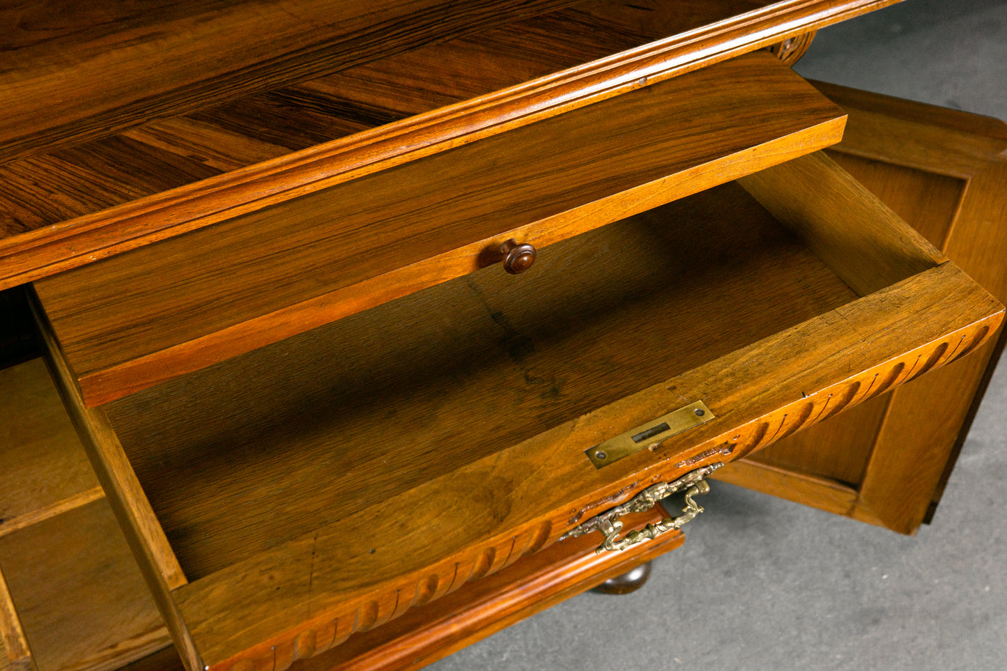 Erstklassige Gründerzeit Anrichte, 2. Hälfte des 19.Jahrhunderts - Antik Kommode Schrank Sideboard Alt MÖBLINGER