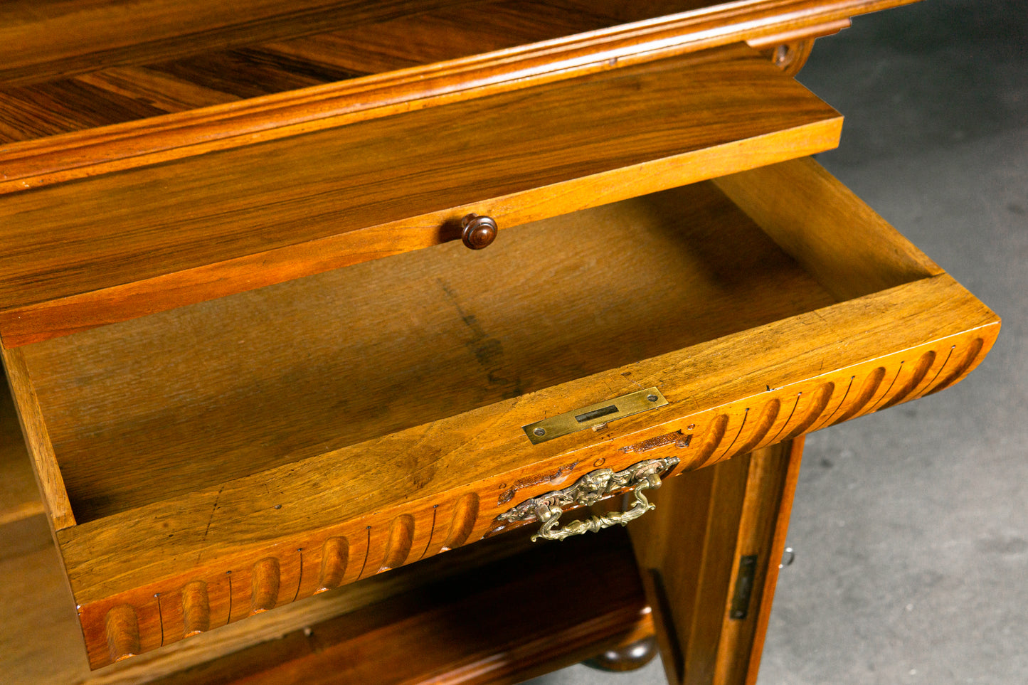 Erstklassige Gründerzeit Anrichte, 2. Hälfte des 19.Jahrhunderts - Antik Kommode Schrank Sideboard Alt MÖBLINGER