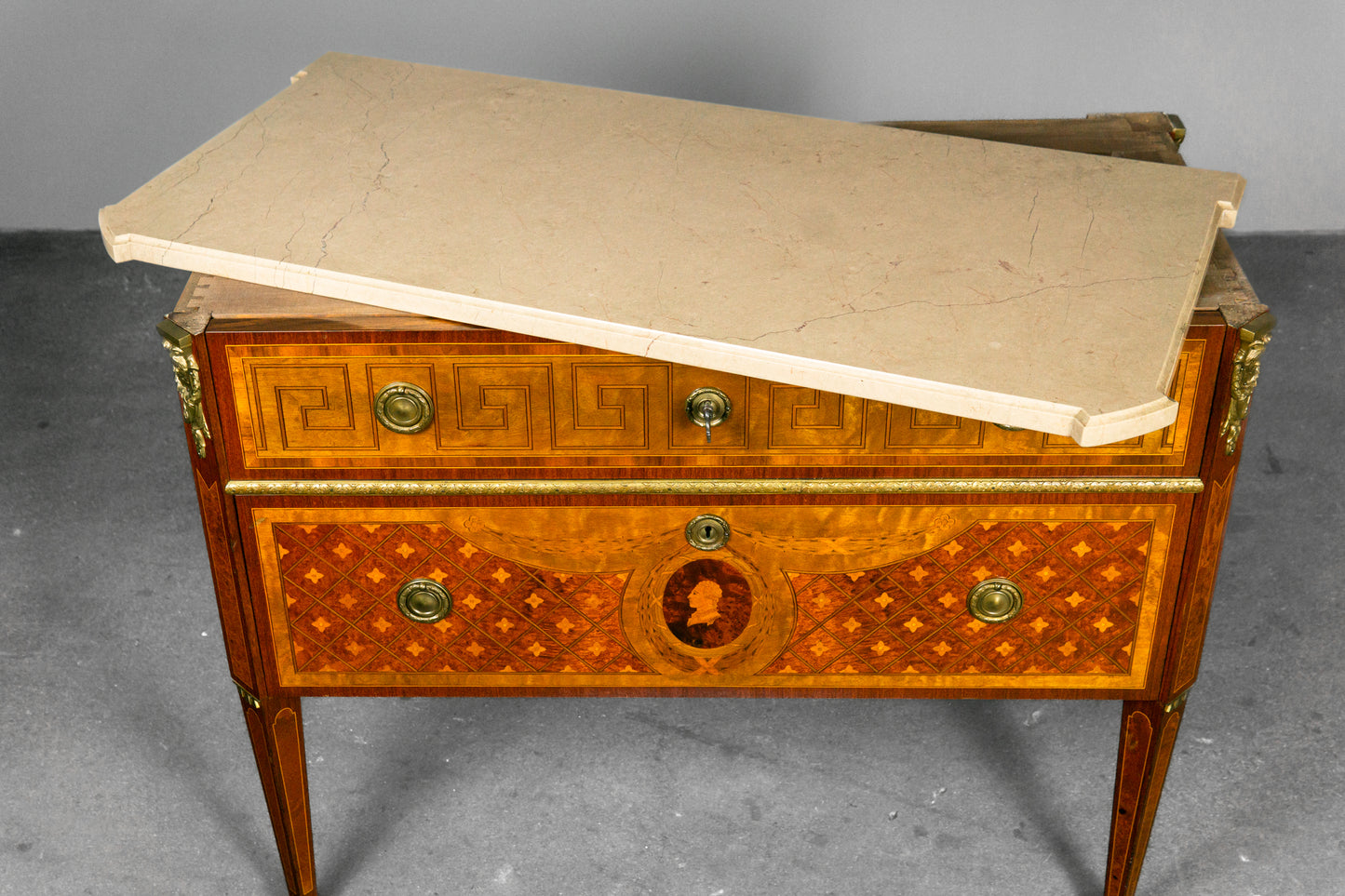 Wunderschöne Kommode im Louis XVI Stil, 2.Hälfte des 20.Jahrhunderts - Schrank Anrichte Regal Sideboard Vintage Alt MÖBLINGER