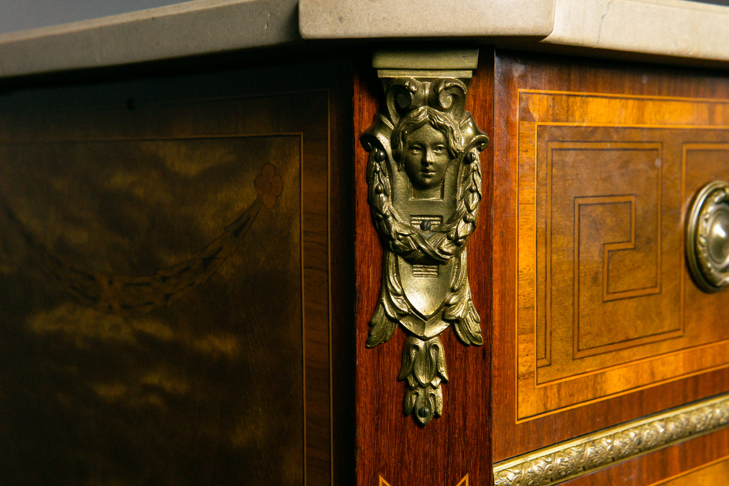 Wunderschöne Kommode im Louis XVI Stil, 2.Hälfte des 20.Jahrhunderts - Schrank Anrichte Regal Sideboard Vintage Alt MÖBLINGER
