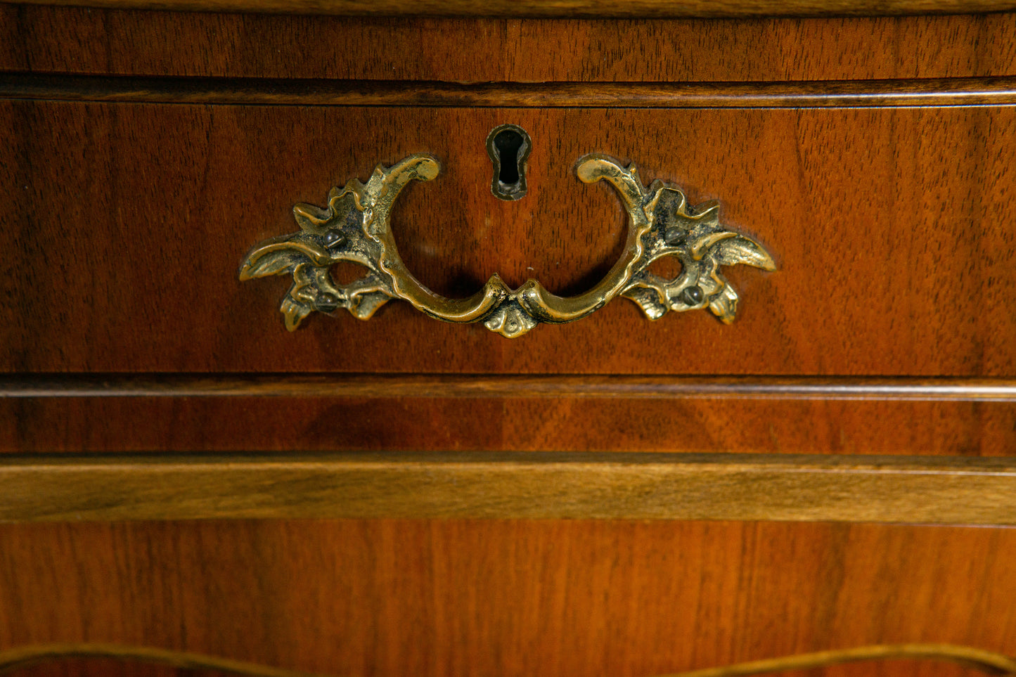 Schöner Buffetschrank im Barockstil, 2.Hälfte des 20.Jahrhunderts - Schrank Kommode Kleiderschrank Wäscheschrank Regal Alt Vintage MÖBLINGER