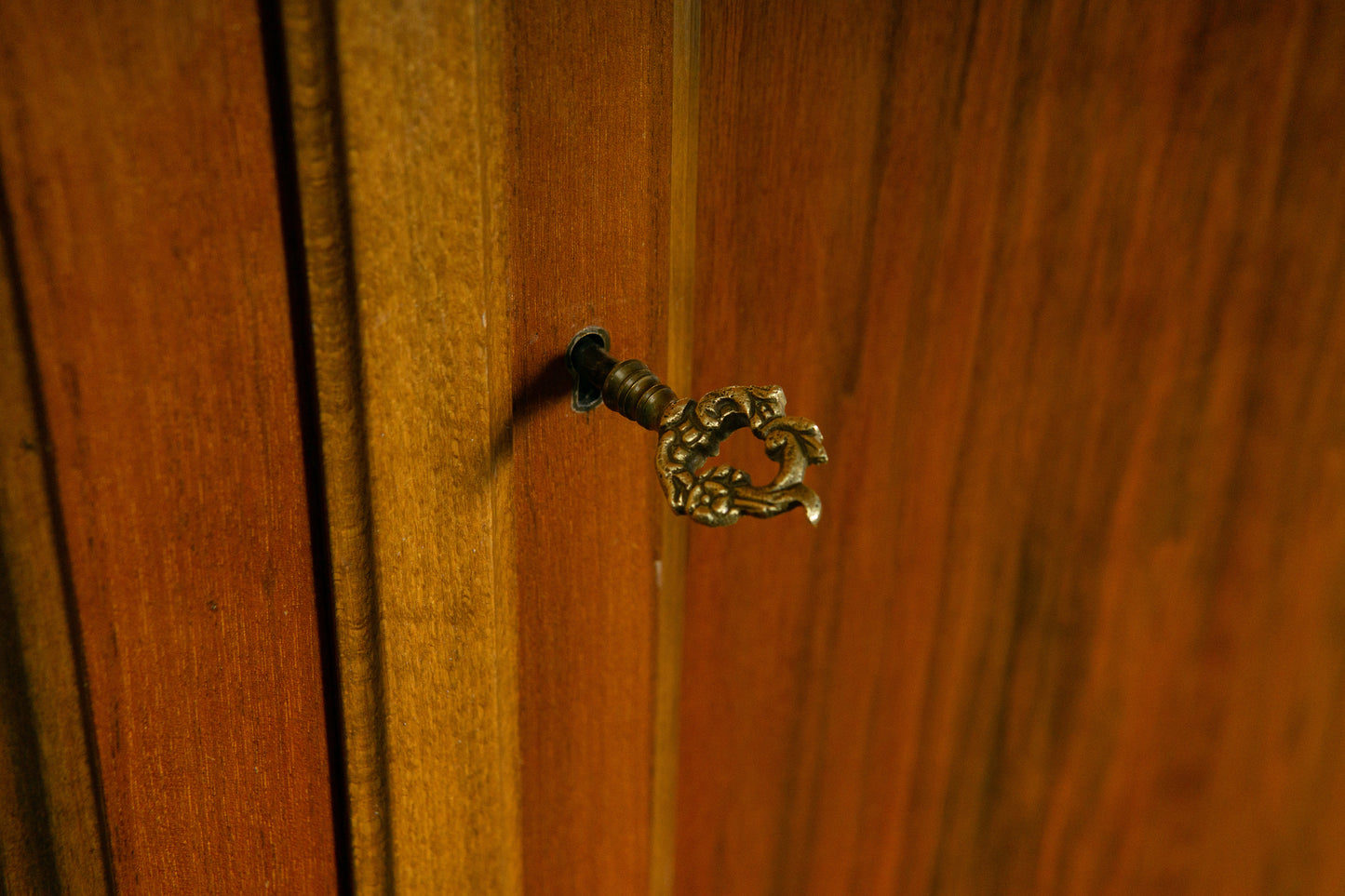 Schöner Buffetschrank im Barockstil, 2.Hälfte des 20.Jahrhunderts - Schrank Kommode Kleiderschrank Wäscheschrank Regal Alt Vintage MÖBLINGER