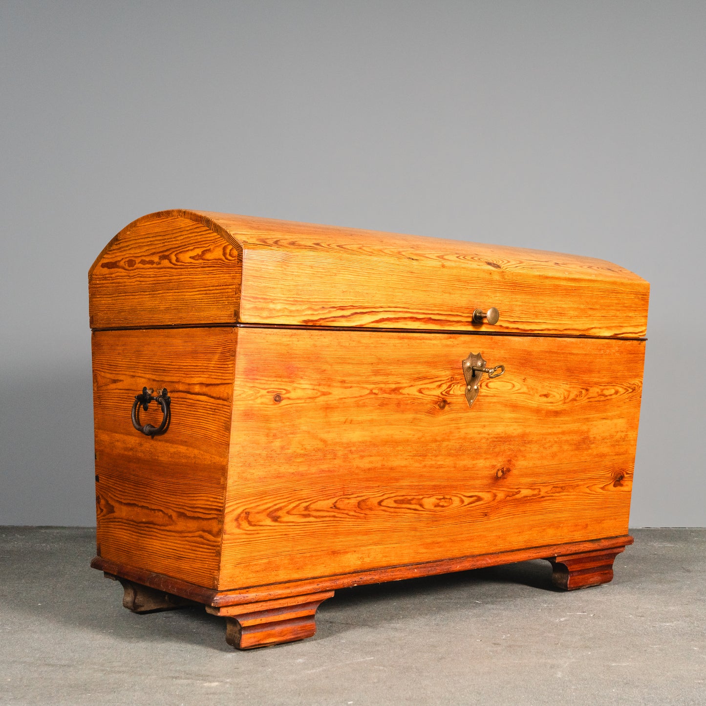 Schlichte Runddeckeltruhe, 19.Jahrhundert - Truhe Kiste Box Chest Schrank Kommode Alt Antik MÖBLINGER