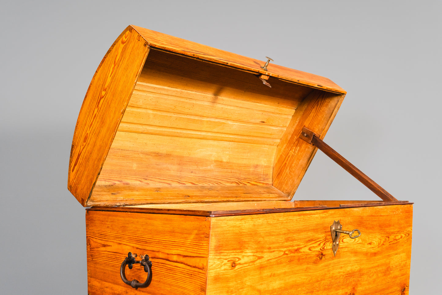 Schlichte Runddeckeltruhe, 19.Jahrhundert - Truhe Kiste Box Chest Schrank Kommode Alt Antik MÖBLINGER