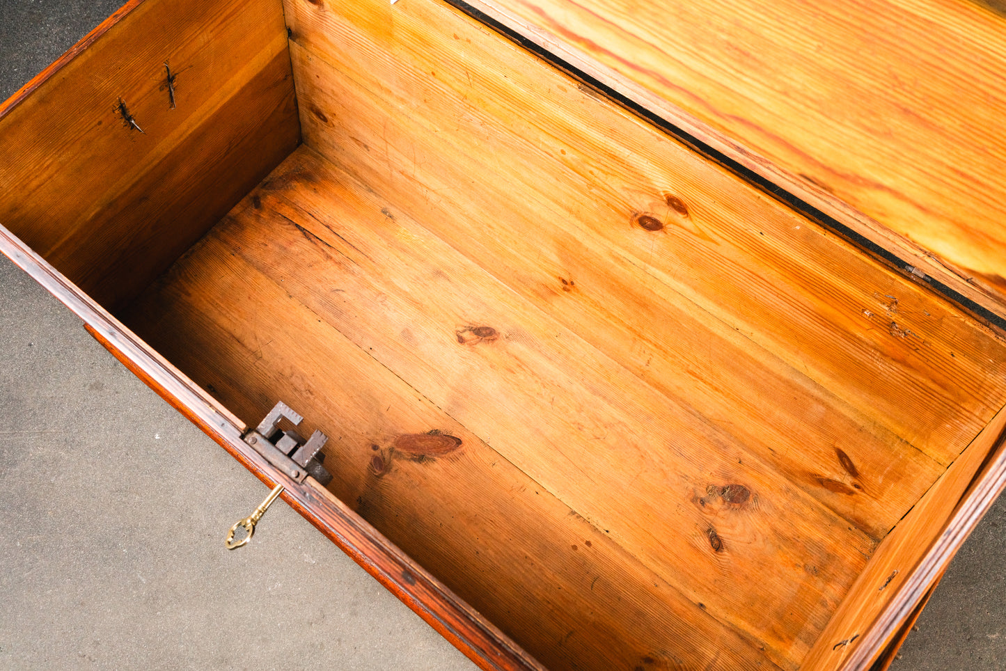 Schlichte Runddeckeltruhe, 19.Jahrhundert - Truhe Kiste Box Chest Schrank Kommode Alt Antik MÖBLINGER