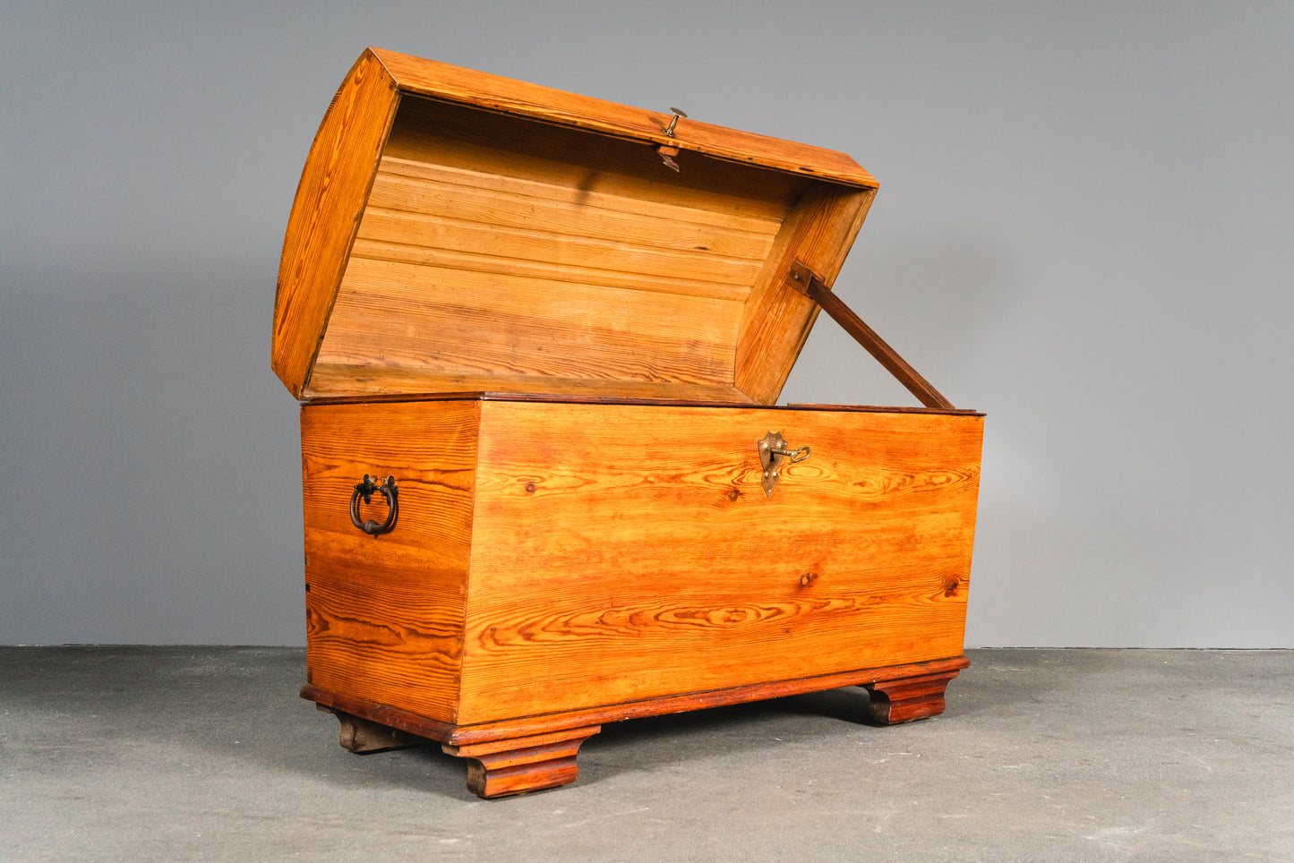 Schlichte Runddeckeltruhe, 19.Jahrhundert - Truhe Kiste Box Chest Schrank Kommode Alt Antik MÖBLINGER