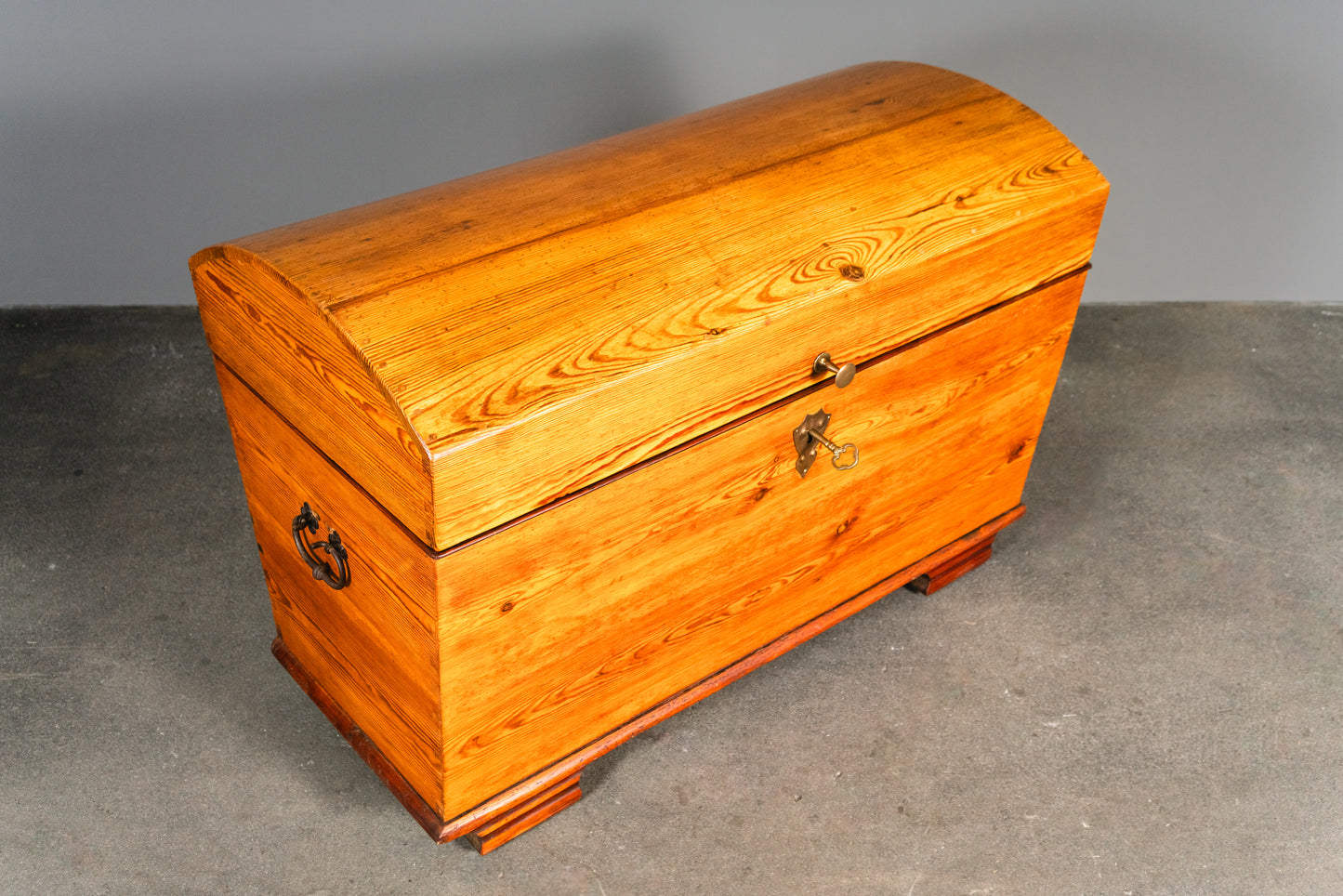 Schlichte Runddeckeltruhe, 19.Jahrhundert - Truhe Kiste Box Chest Schrank Kommode Alt Antik MÖBLINGER