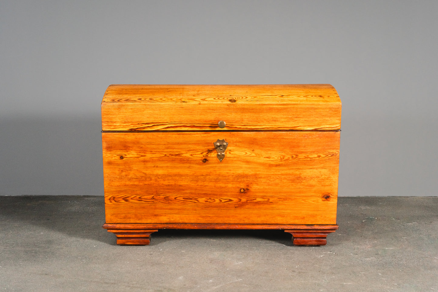 Schlichte Runddeckeltruhe, 19.Jahrhundert - Truhe Kiste Box Chest Schrank Kommode Alt Antik MÖBLINGER