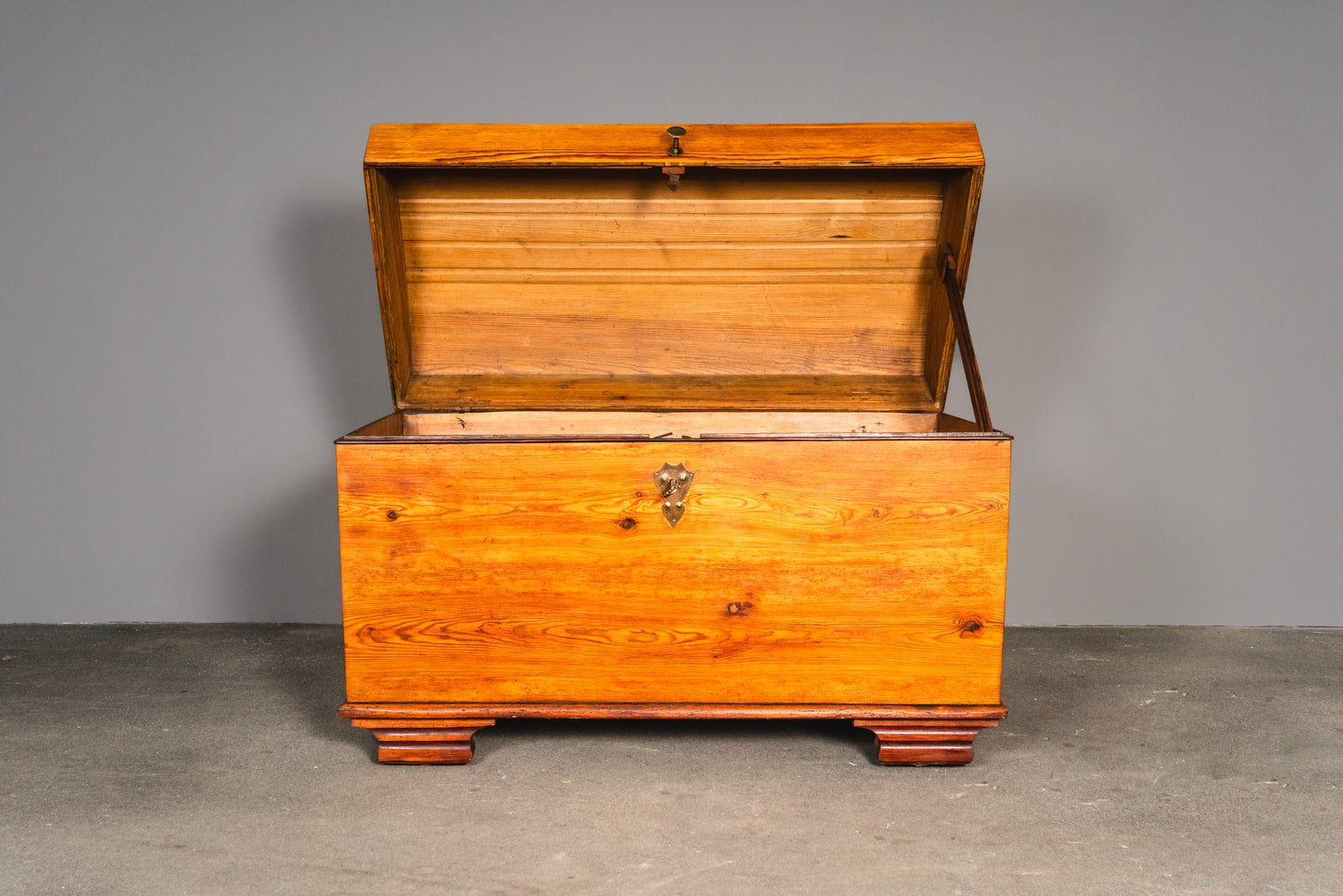 Schlichte Runddeckeltruhe, 19.Jahrhundert - Truhe Kiste Box Chest Schrank Kommode Alt Antik MÖBLINGER