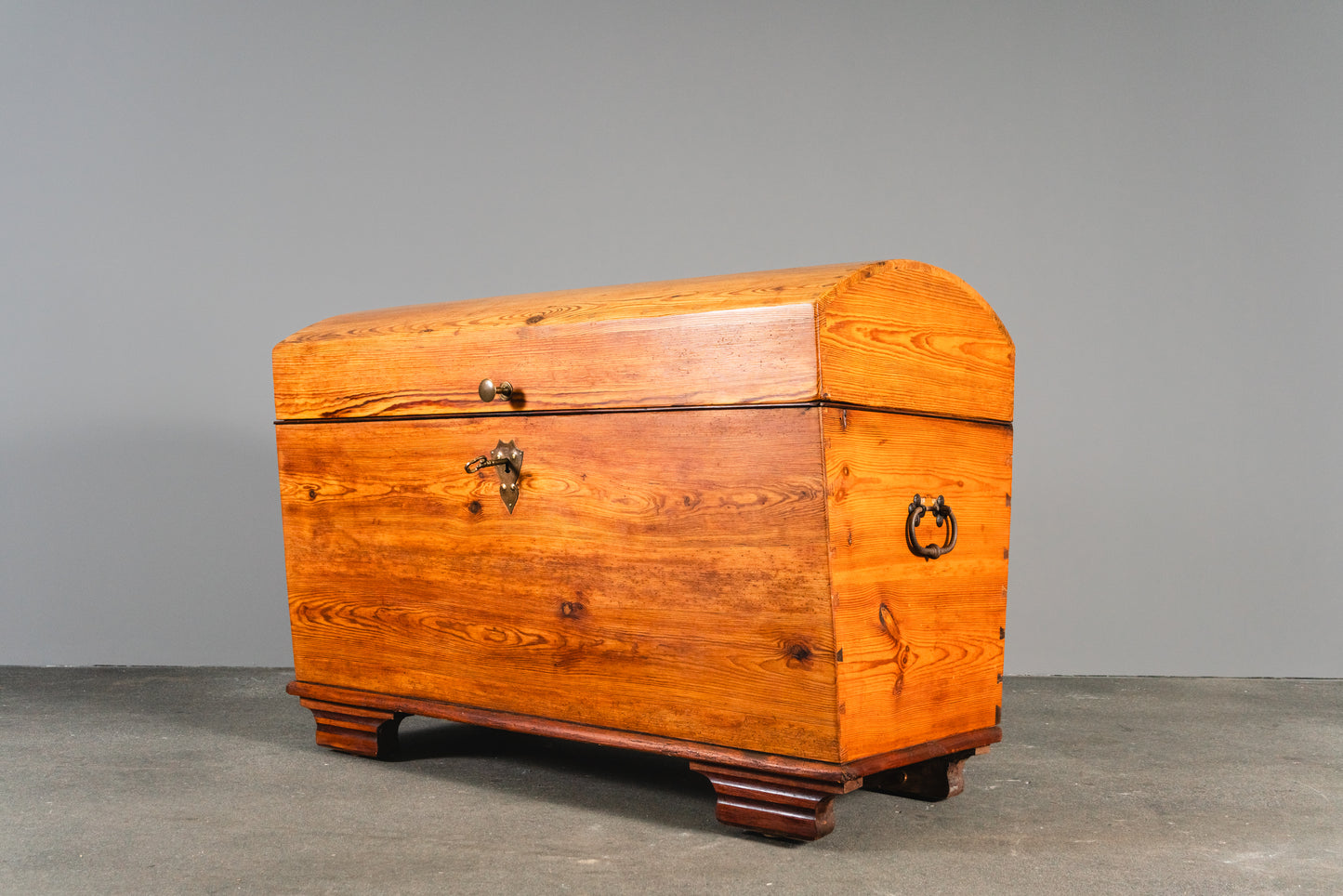 Schlichte Runddeckeltruhe, 19.Jahrhundert - Truhe Kiste Box Chest Schrank Kommode Alt Antik MÖBLINGER