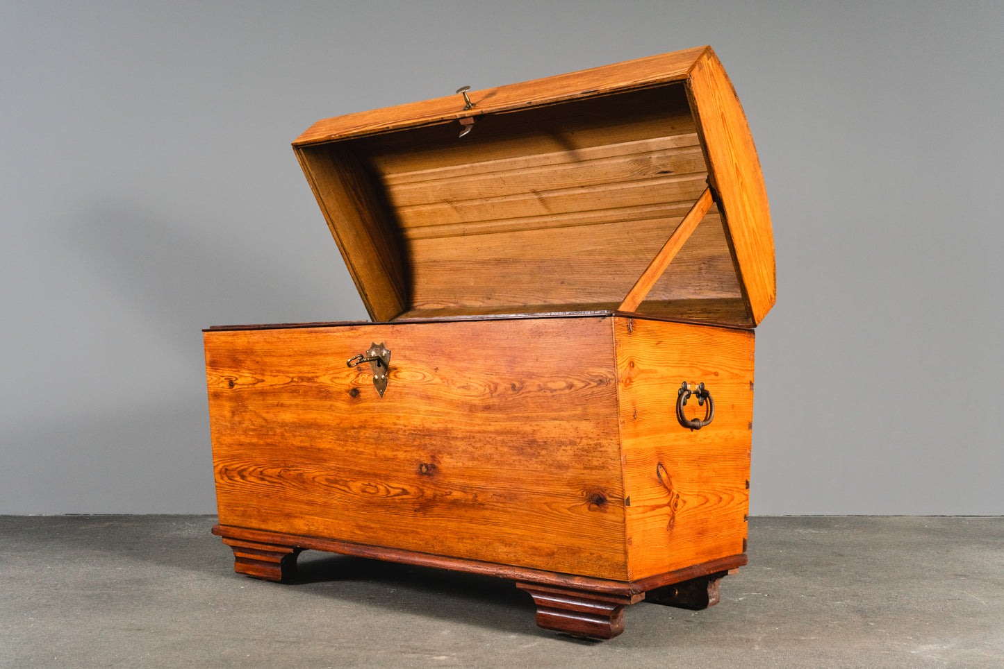 Schlichte Runddeckeltruhe, 19.Jahrhundert - Truhe Kiste Box Chest Schrank Kommode Alt Antik MÖBLINGER