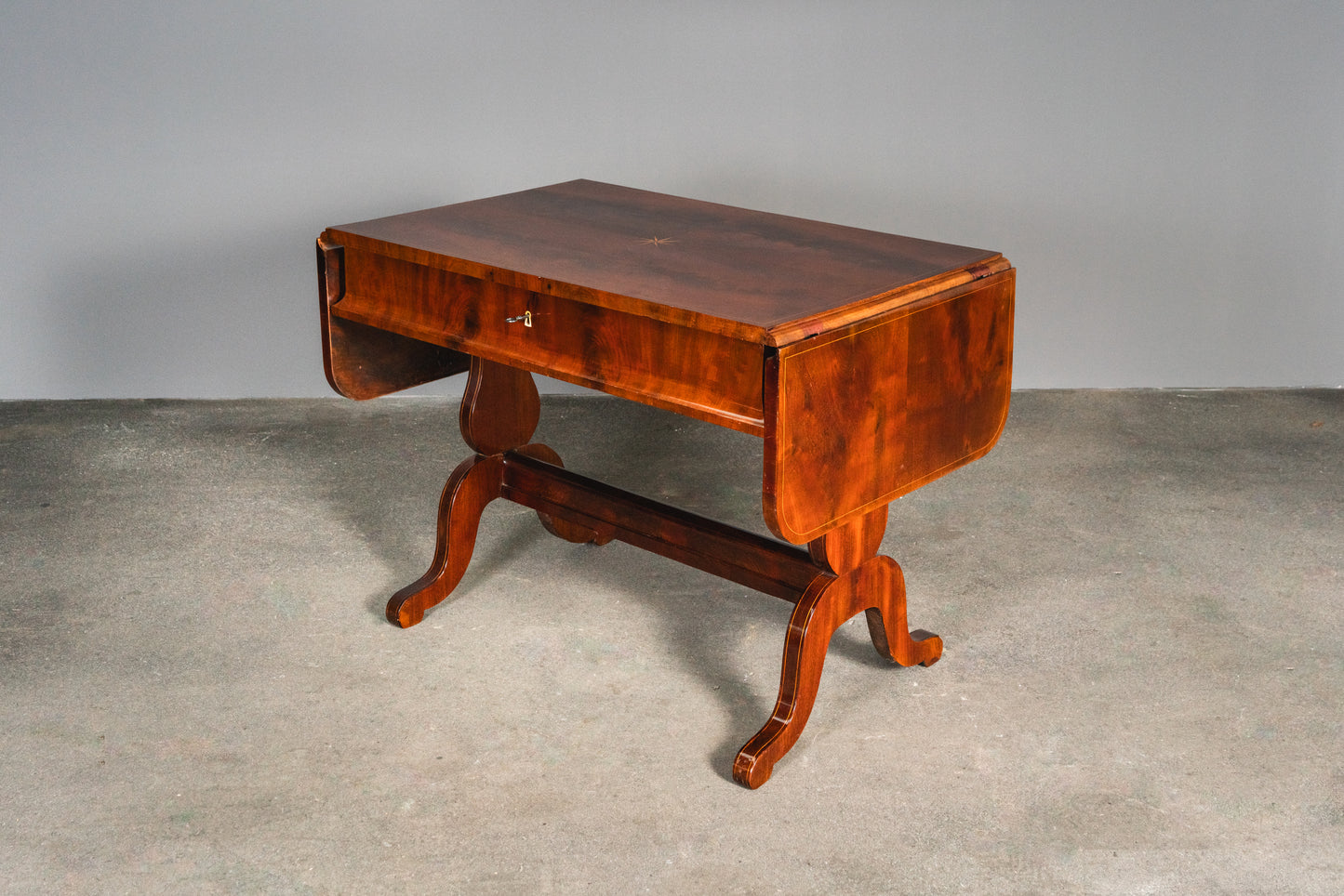 Originaler Biedermeier Schreibtisch, erste Hälfte des 19.Jahrhunderts - Tisch Desk Büro Mahagoni Stuhl Alt Antik MÖBLINGER