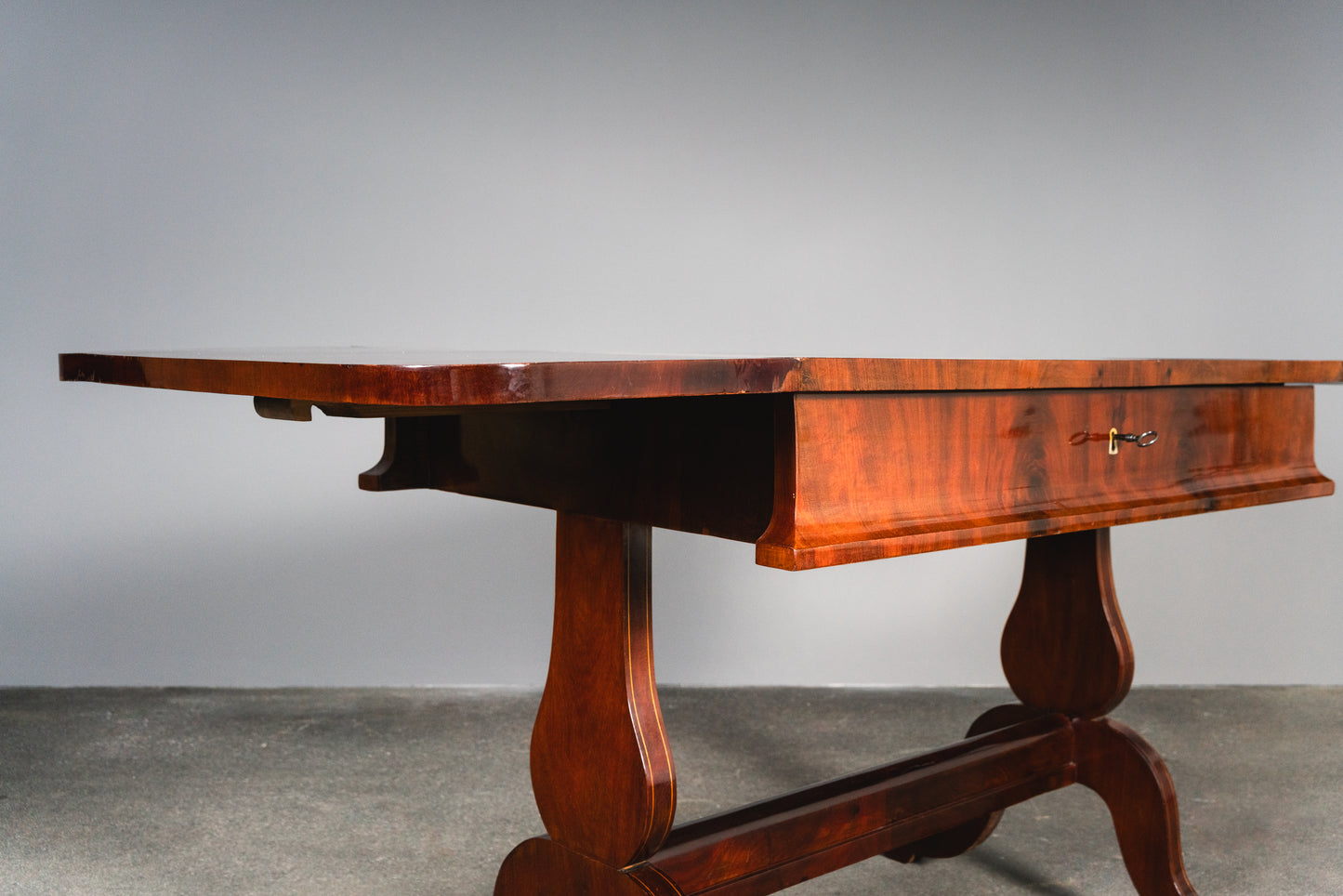 Originaler Biedermeier Schreibtisch, erste Hälfte des 19.Jahrhunderts - Tisch Desk Büro Mahagoni Stuhl Alt Antik MÖBLINGER
