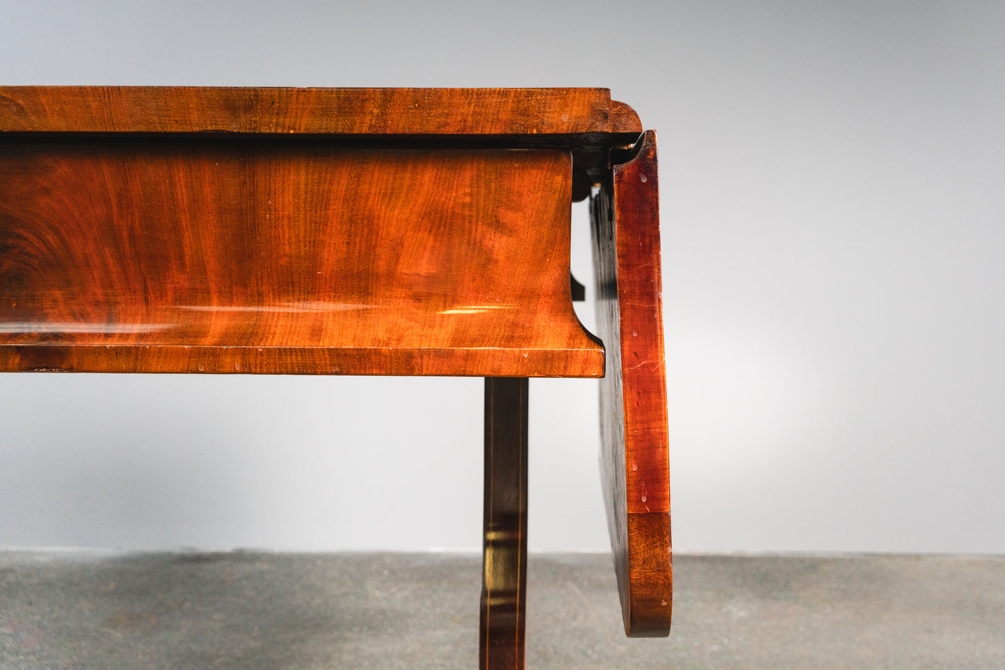 Originaler Biedermeier Schreibtisch, erste Hälfte des 19.Jahrhunderts - Tisch Desk Büro Mahagoni Stuhl Alt Antik MÖBLINGER