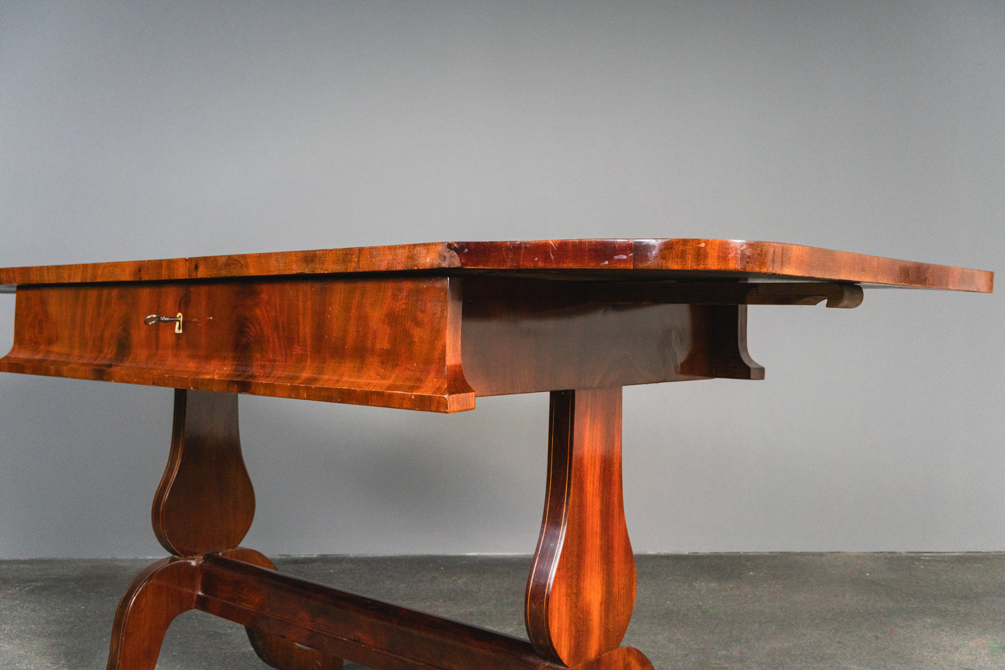 Originaler Biedermeier Schreibtisch, erste Hälfte des 19.Jahrhunderts - Tisch Desk Büro Mahagoni Stuhl Alt Antik MÖBLINGER