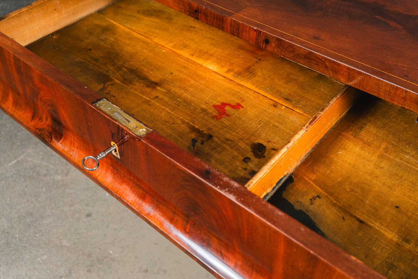 Originaler Biedermeier Schreibtisch, erste Hälfte des 19.Jahrhunderts - Tisch Desk Büro Mahagoni Stuhl Alt Antik MÖBLINGER