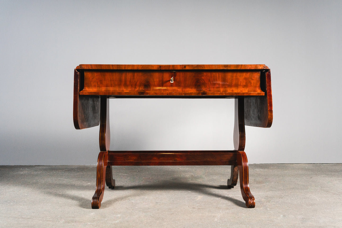 Originaler Biedermeier Schreibtisch, erste Hälfte des 19.Jahrhunderts - Tisch Desk Büro Mahagoni Stuhl Alt Antik MÖBLINGER