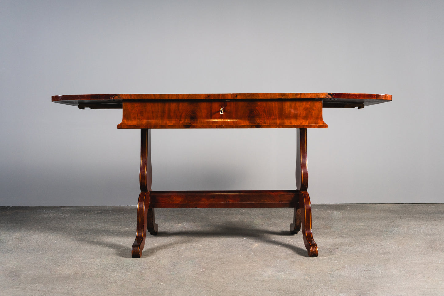 Originaler Biedermeier Schreibtisch, erste Hälfte des 19.Jahrhunderts - Tisch Desk Büro Mahagoni Stuhl Alt Antik MÖBLINGER