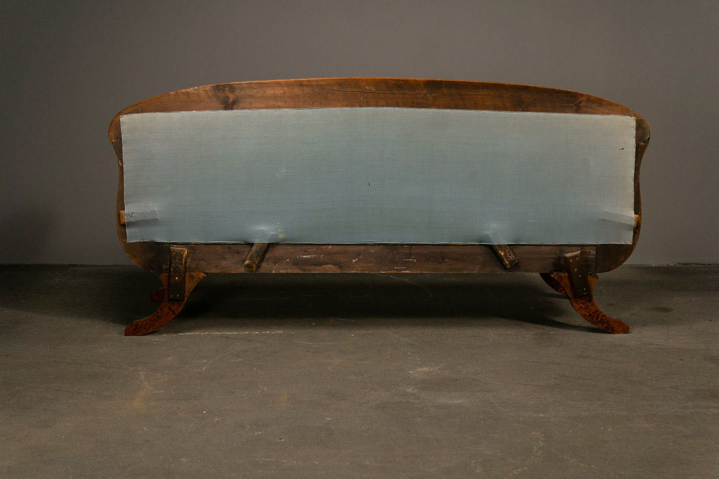 Elegantes Sofa im Biedermeier Stil