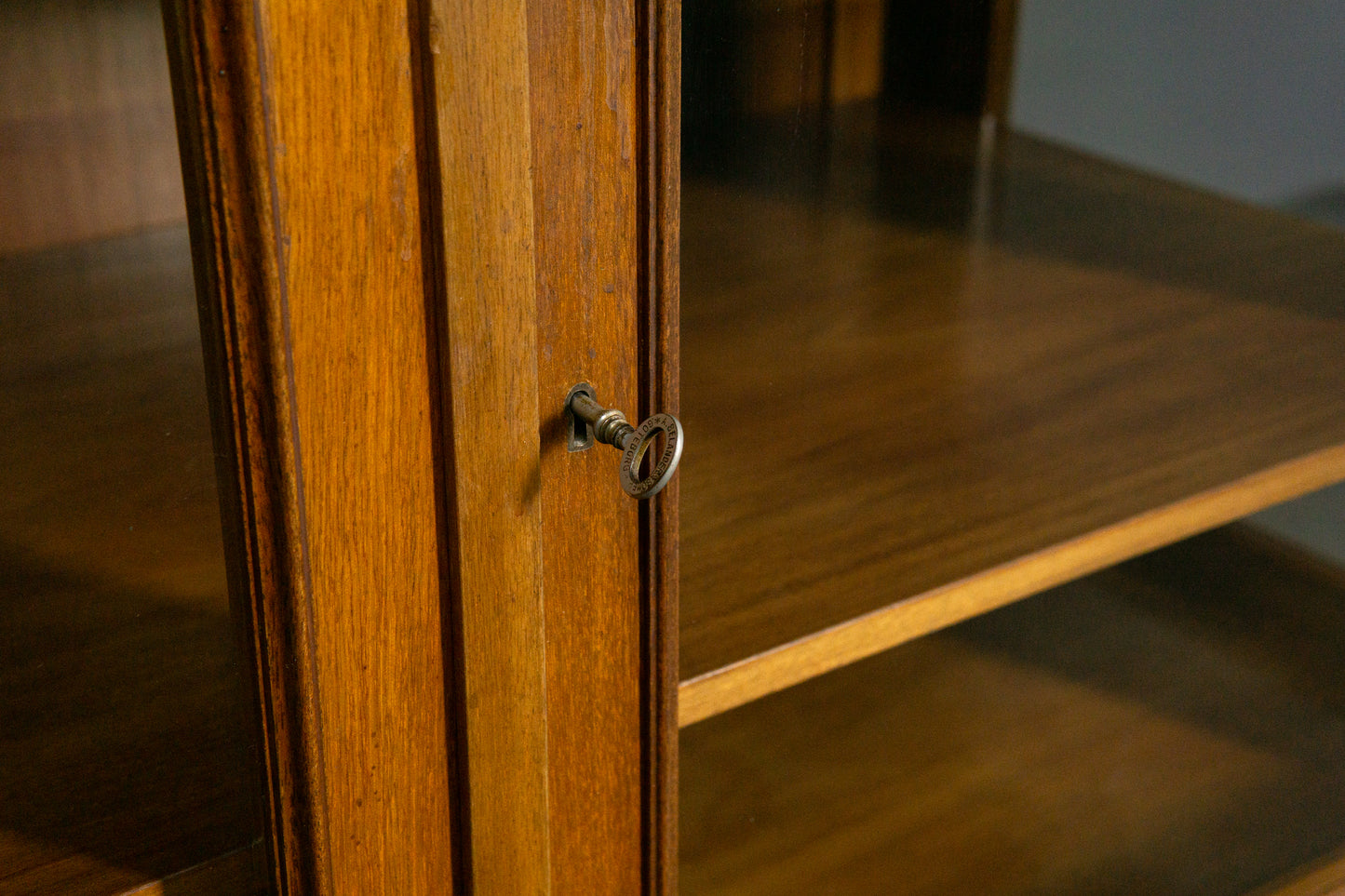 Wunderschöne kleine Vitrine