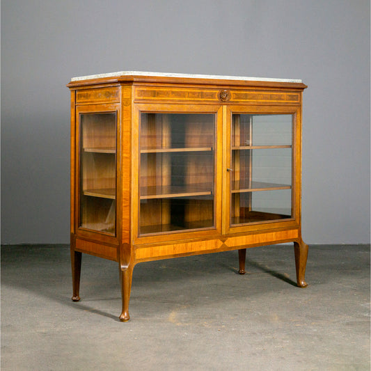 Wunderschöne kleine Vitrine