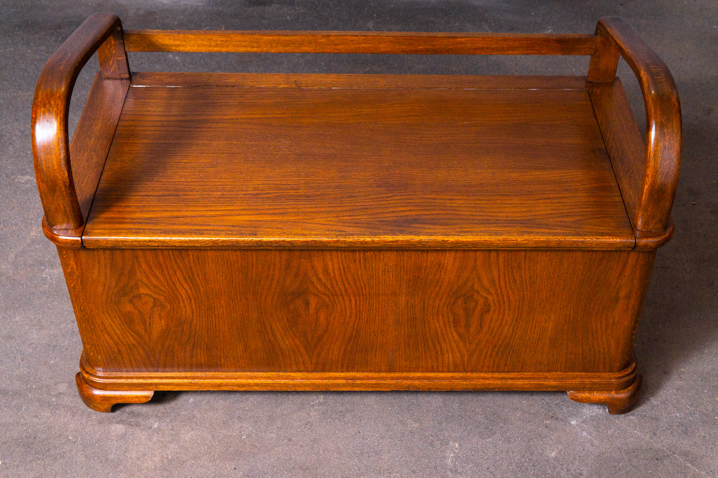 Seltene Art Déco Truhenbank