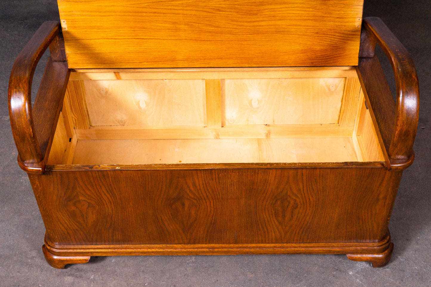 Seltene Art Déco Truhenbank