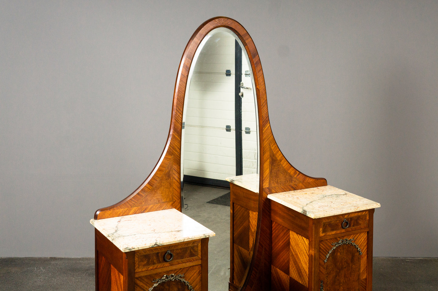 Französische Spiegelkommode