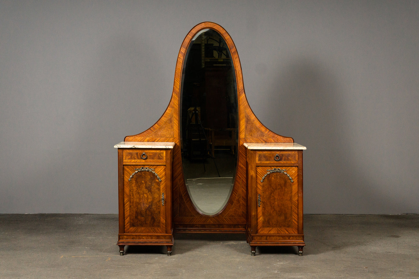 Französische Spiegelkommode