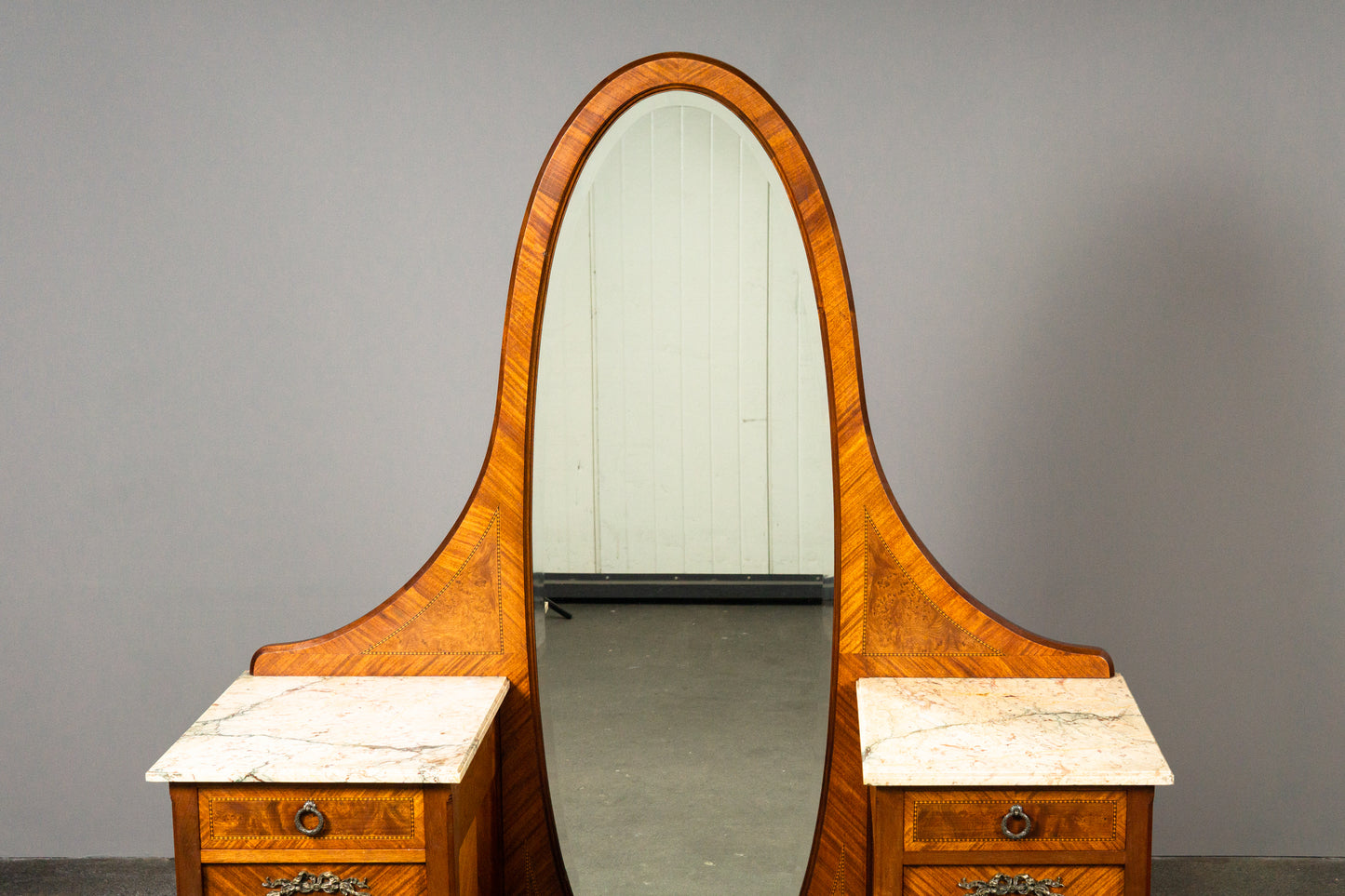 Französische Spiegelkommode