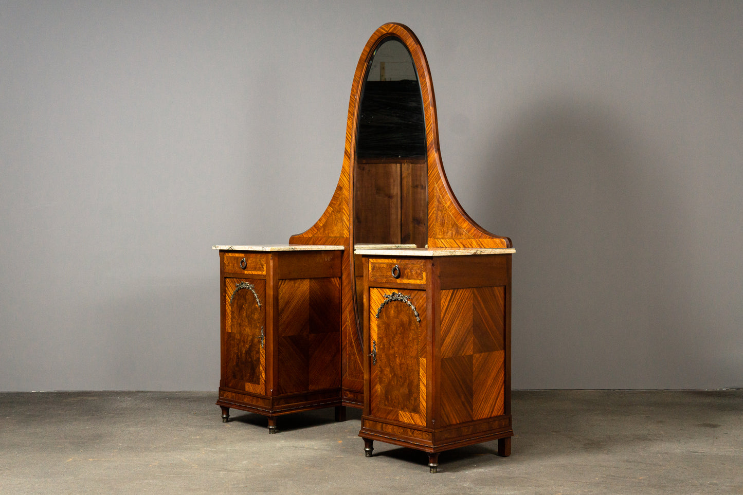 Französische Spiegelkommode