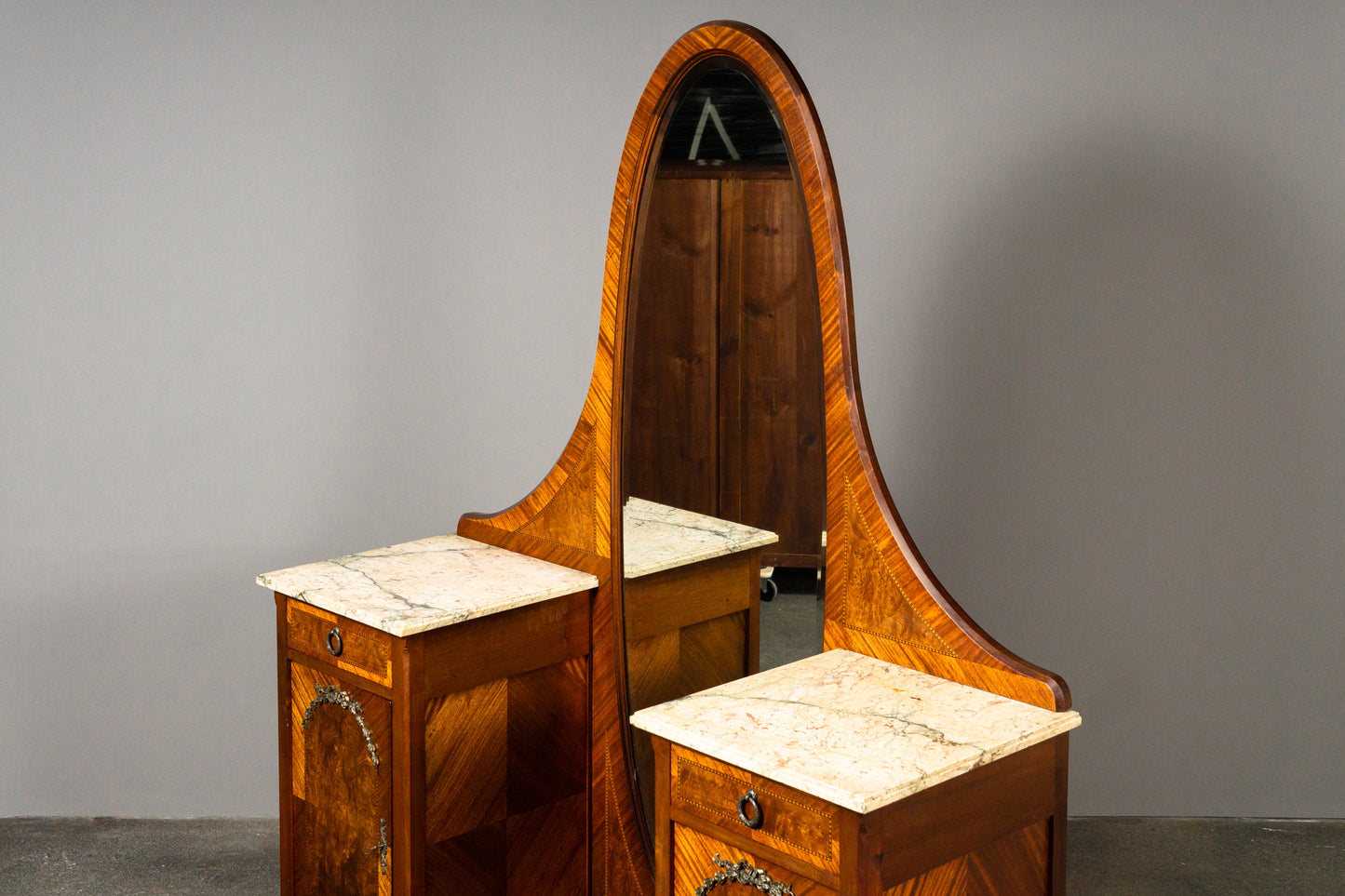 Französische Spiegelkommode