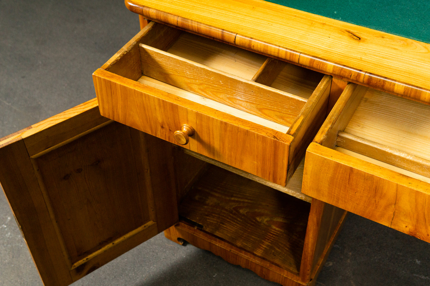 Eleganter Biedermeier Schreibtisch