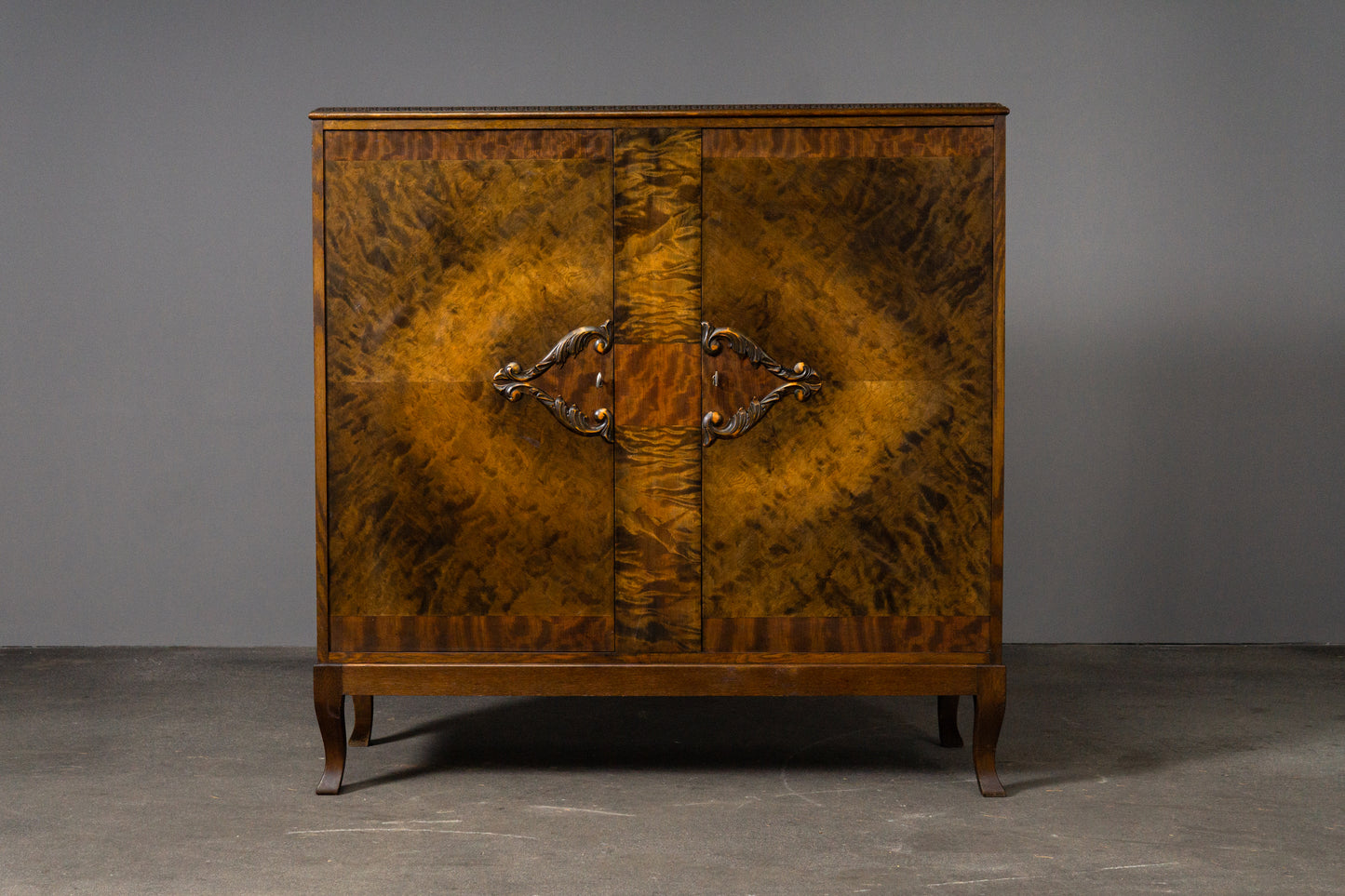 Außergewöhnliches Jugendstil Highboard