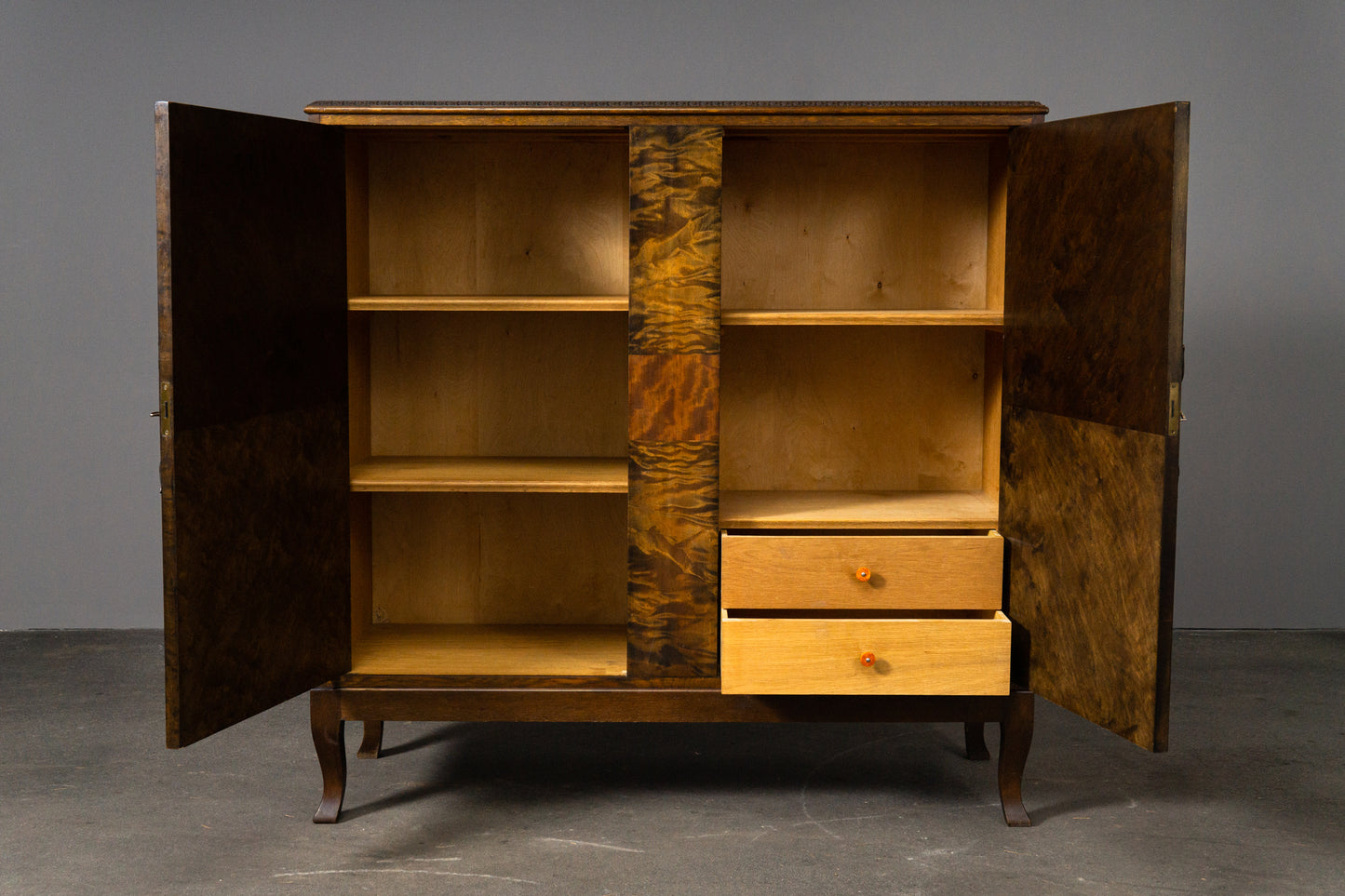 Außergewöhnliches Jugendstil Highboard