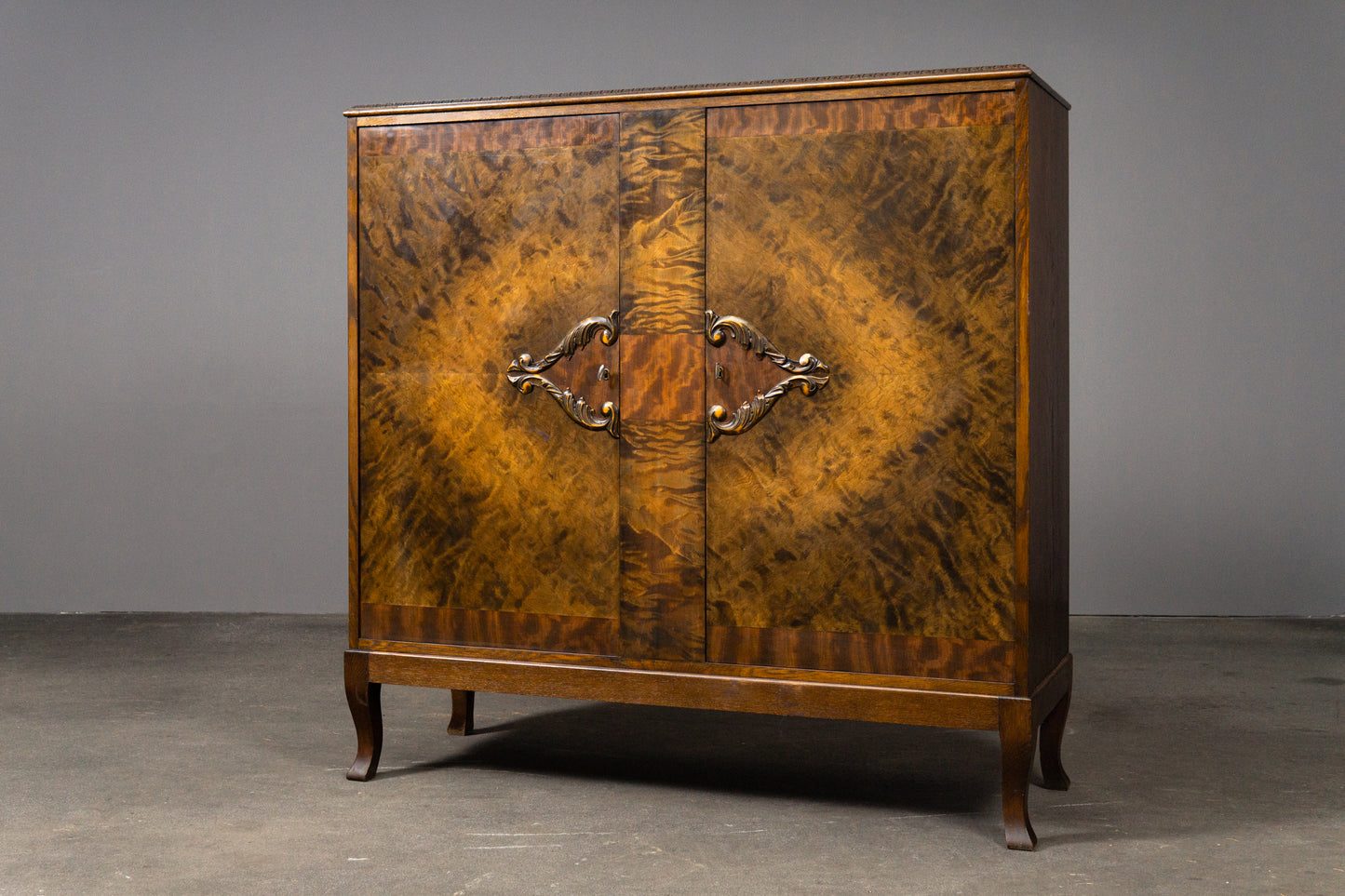 Außergewöhnliches Jugendstil Highboard