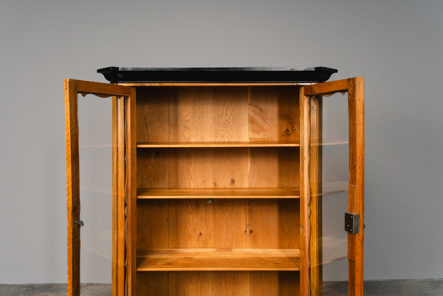 Elegante kleine Vintage Biedermeier Vitrine, zweite Hälfte des 19.Jahrhunderts - Schrank Regal Kommode Bücherschrank Antik Alt MÖBLINGER