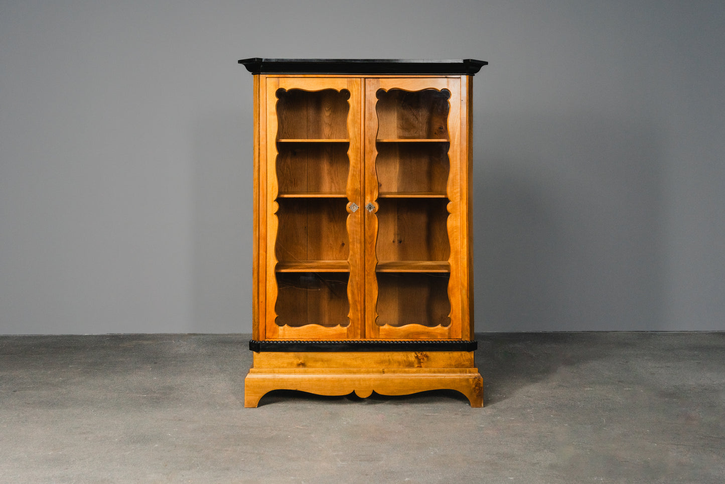 Elegante kleine Vintage Biedermeier Vitrine, zweite Hälfte des 19.Jahrhunderts - Schrank Regal Kommode Bücherschrank Antik Alt MÖBLINGER