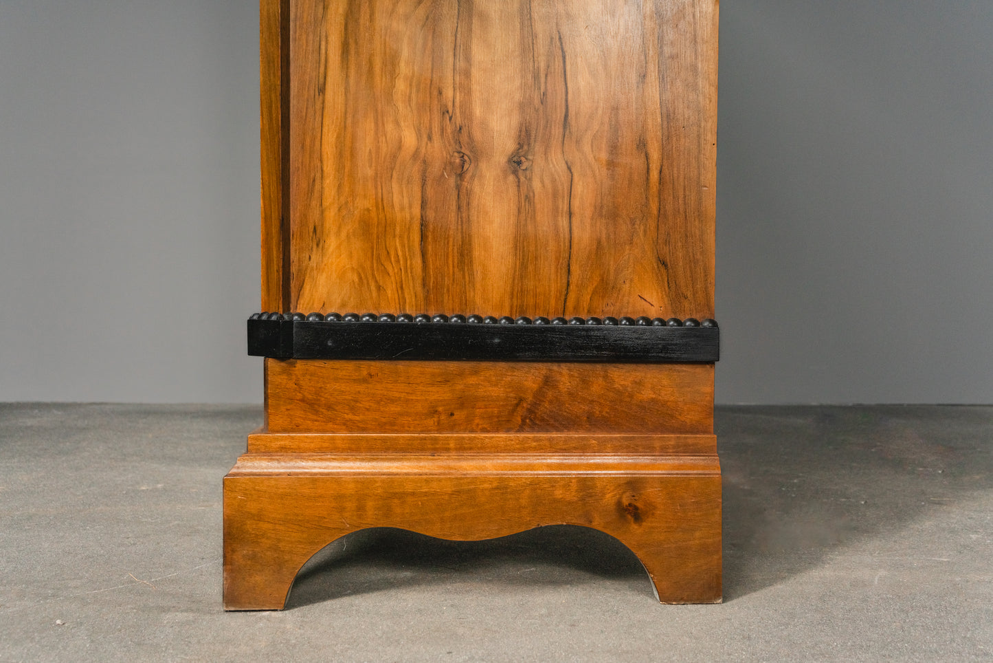 Elegante kleine Vintage Biedermeier Vitrine, zweite Hälfte des 19.Jahrhunderts - Schrank Regal Kommode Bücherschrank Antik Alt MÖBLINGER