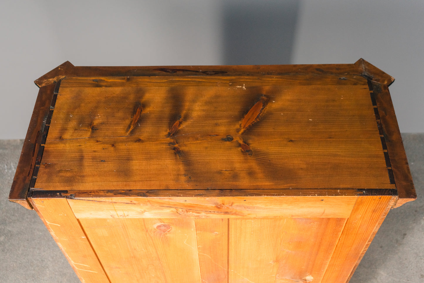 Elegante kleine Vintage Biedermeier Vitrine, zweite Hälfte des 19.Jahrhunderts - Schrank Regal Kommode Bücherschrank Antik Alt MÖBLINGER