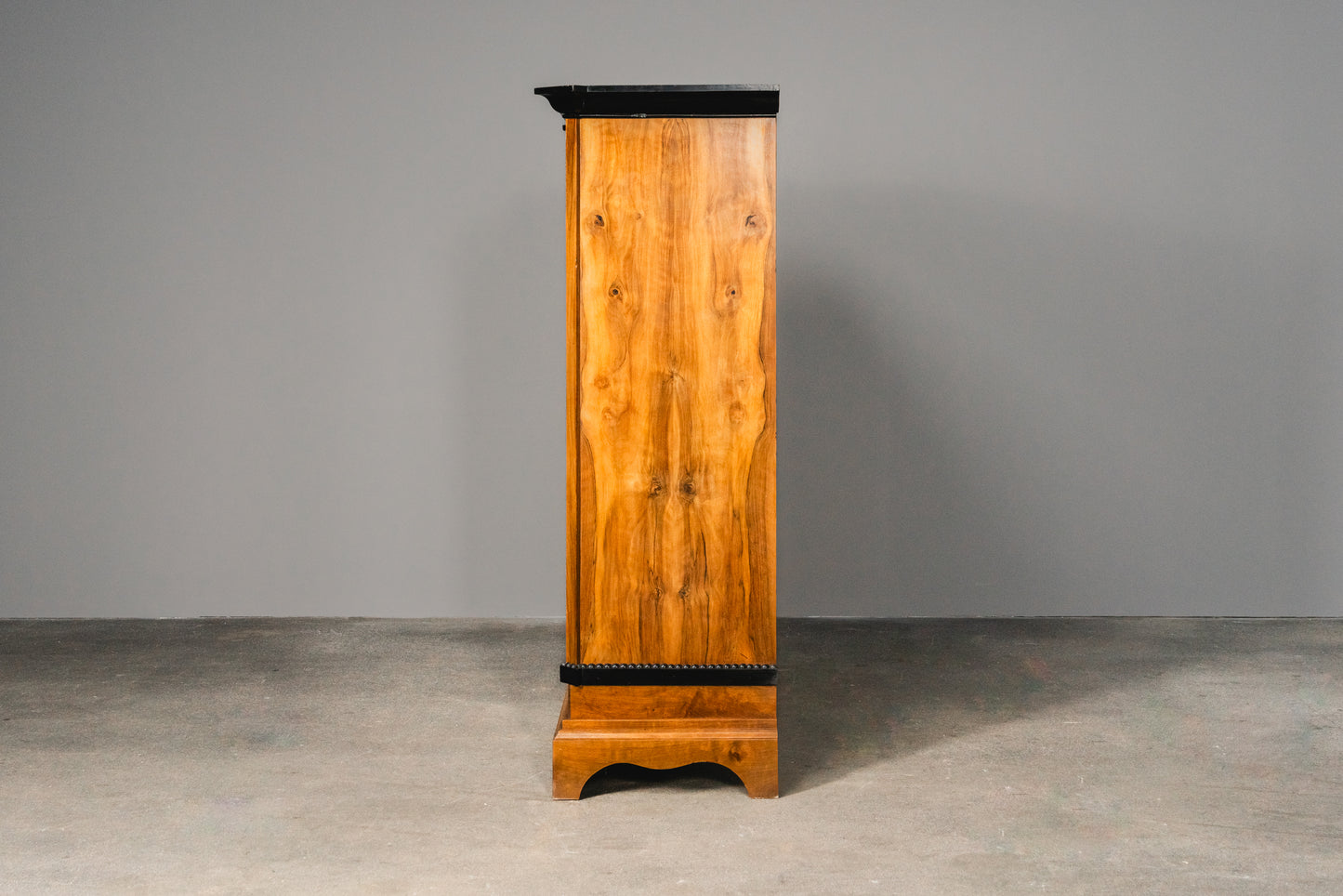 Elegante kleine Vintage Biedermeier Vitrine, zweite Hälfte des 19.Jahrhunderts - Schrank Regal Kommode Bücherschrank Antik Alt MÖBLINGER