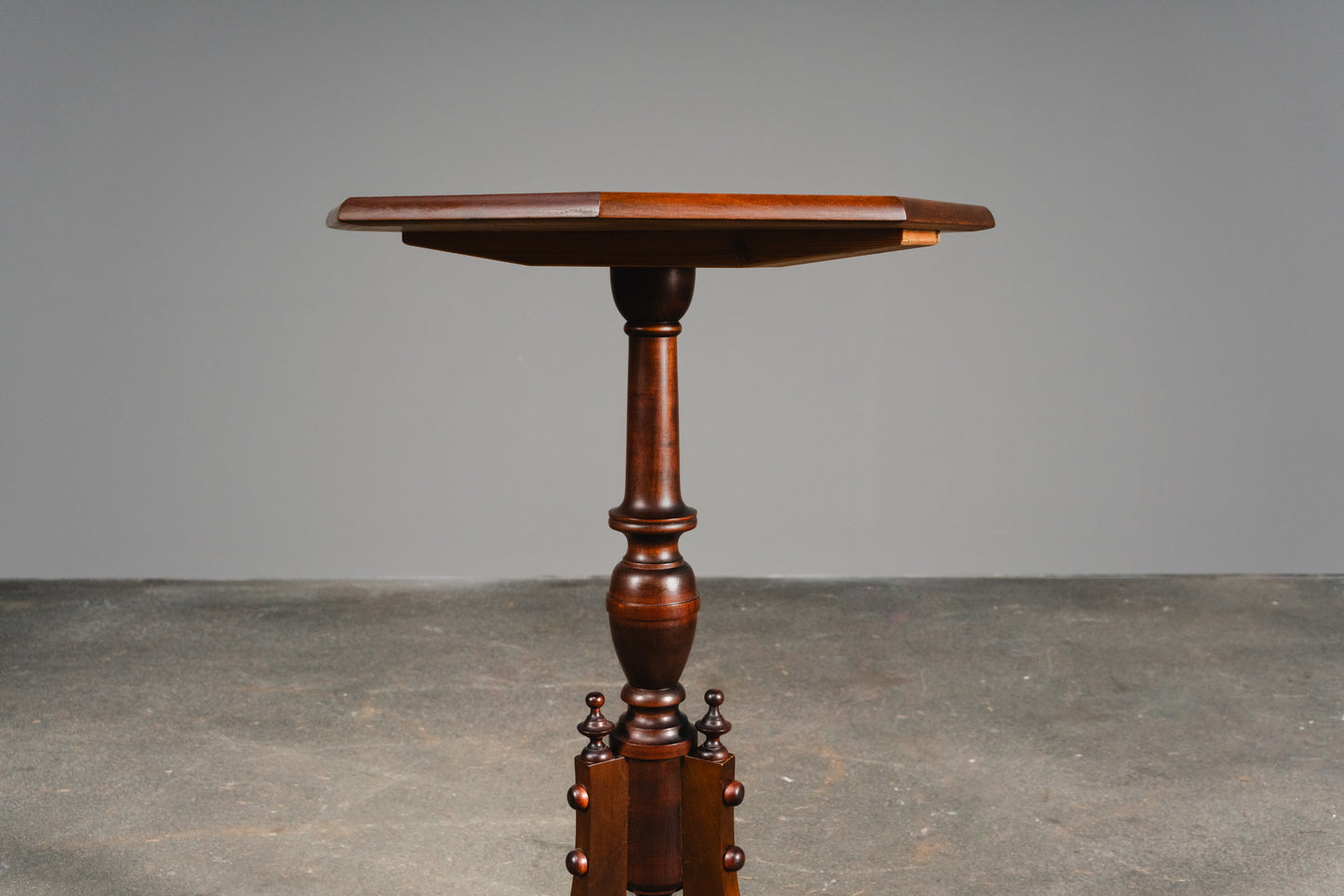 Schönes Paar Beistelltische, zweite Hälfte 19. Jahrhundert &amp; zweite Hälfte des 20.Jahrhunderts - Antik Tisch Konsole Blumen Vintage Alt MÖBLINGER